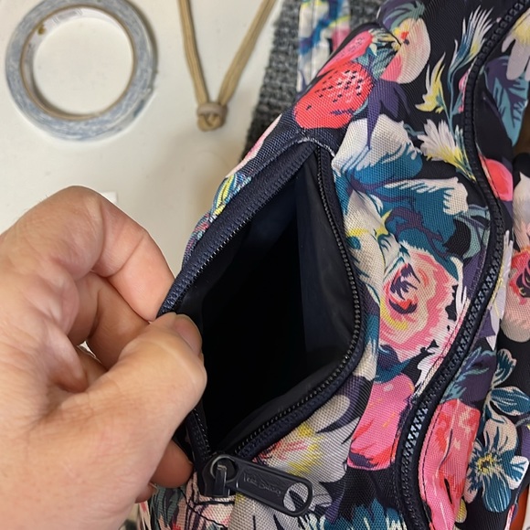 Vera Bradley sling bag - Picture 9 of 10